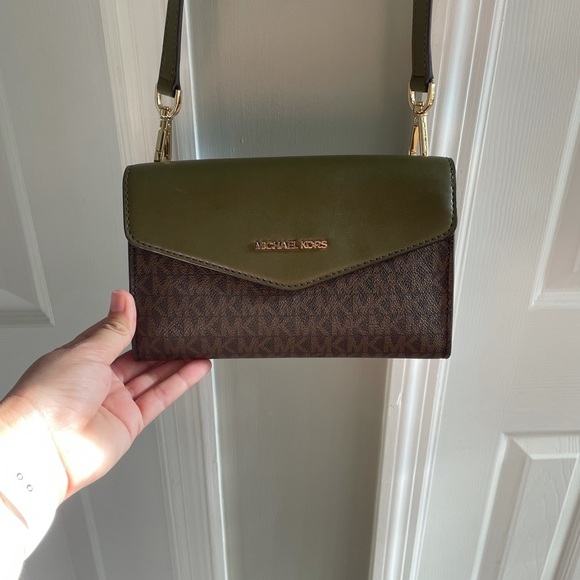 Michael Kors Kimberly 3 in 1 Crossbody Tote - Picture 9 of 16